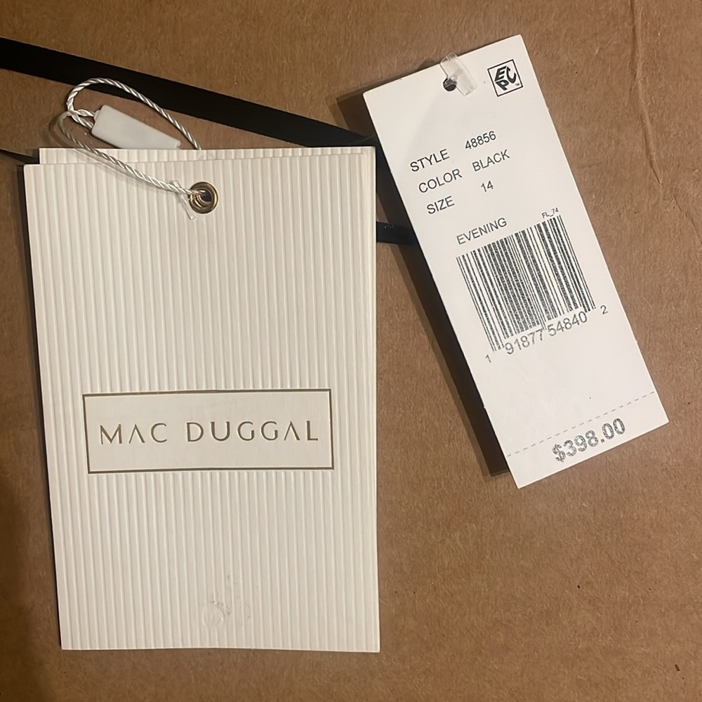 Mac Duggal Deep v-neckline Sleeveless Ruffled shoulder - Picture 7 of 7